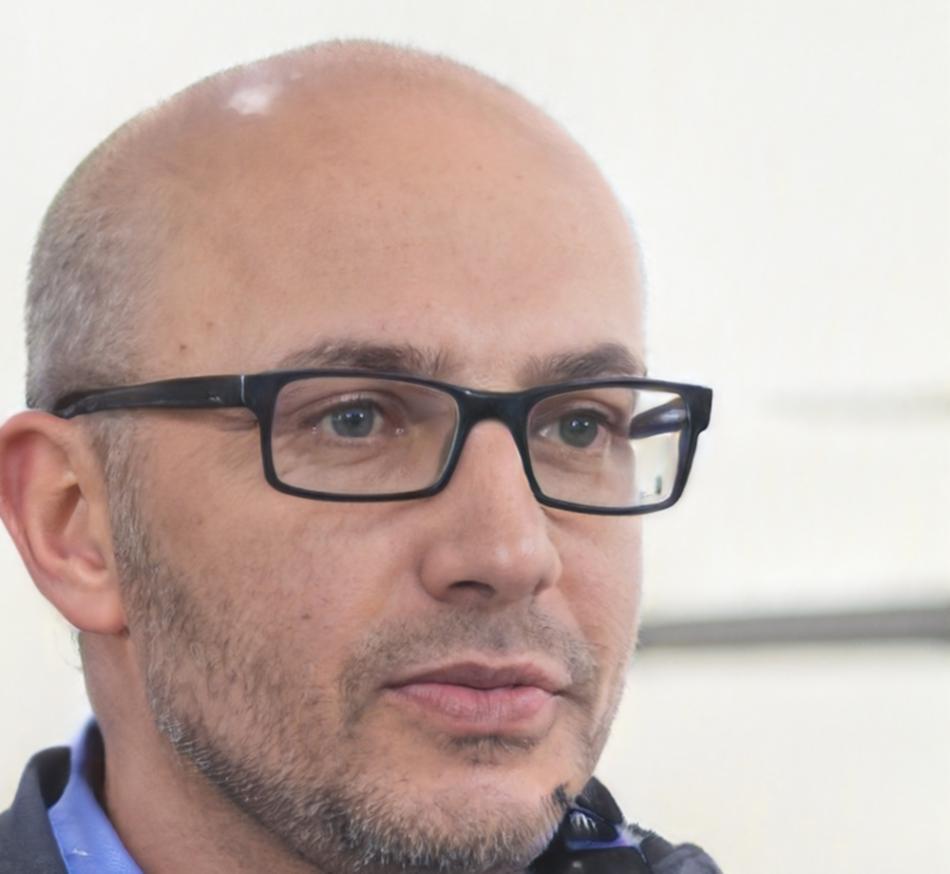 Profesor especialista en finanzas familiares